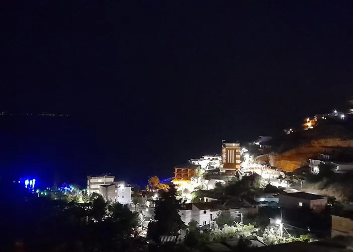 Blue Waves Apartment *